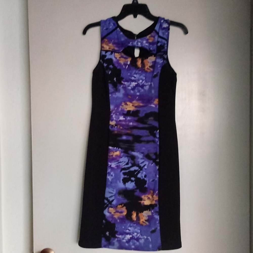 Cute slimming dress for work or play!